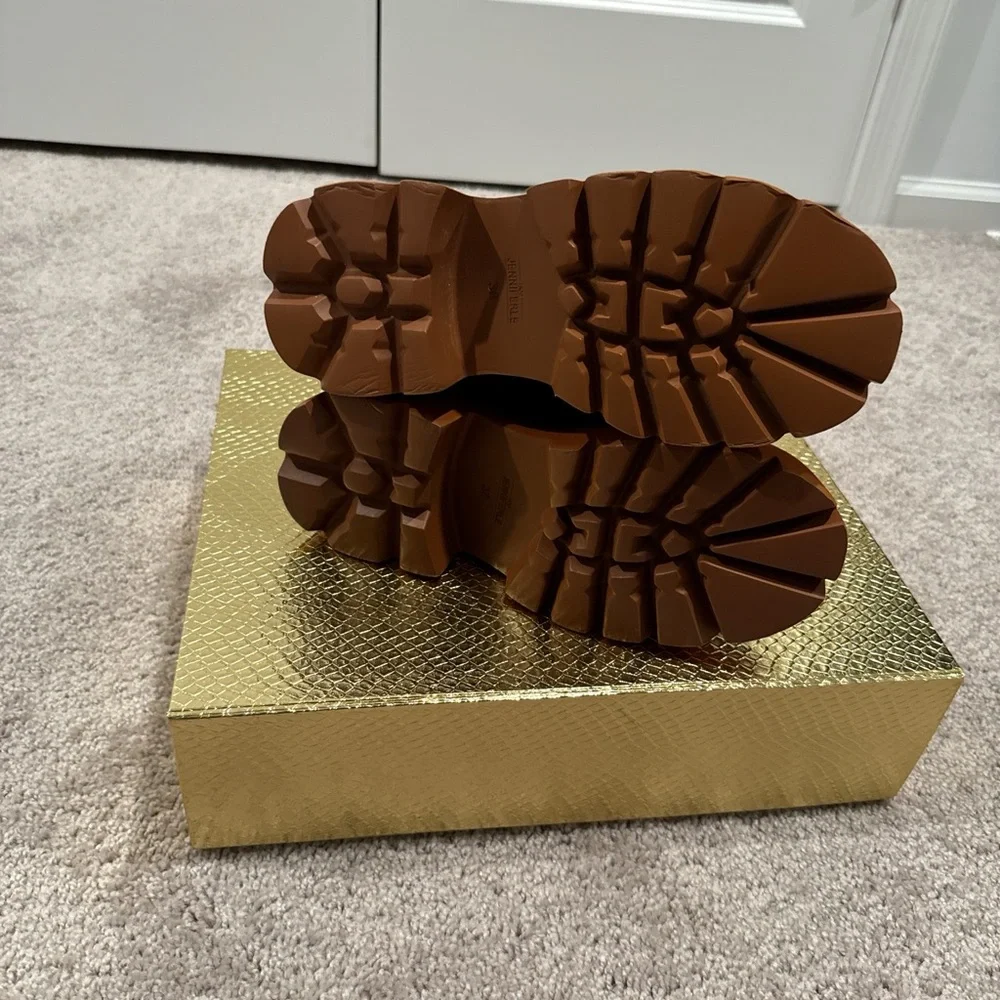 Boot - Picture 8 of 9